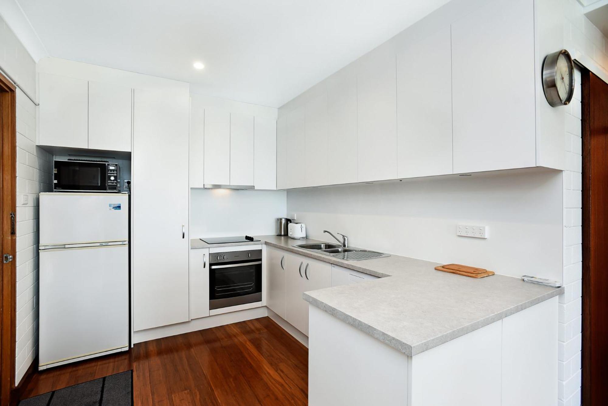 Dolphins Beachfront Apartment No 4 Порт Елиът Екстериор снимка