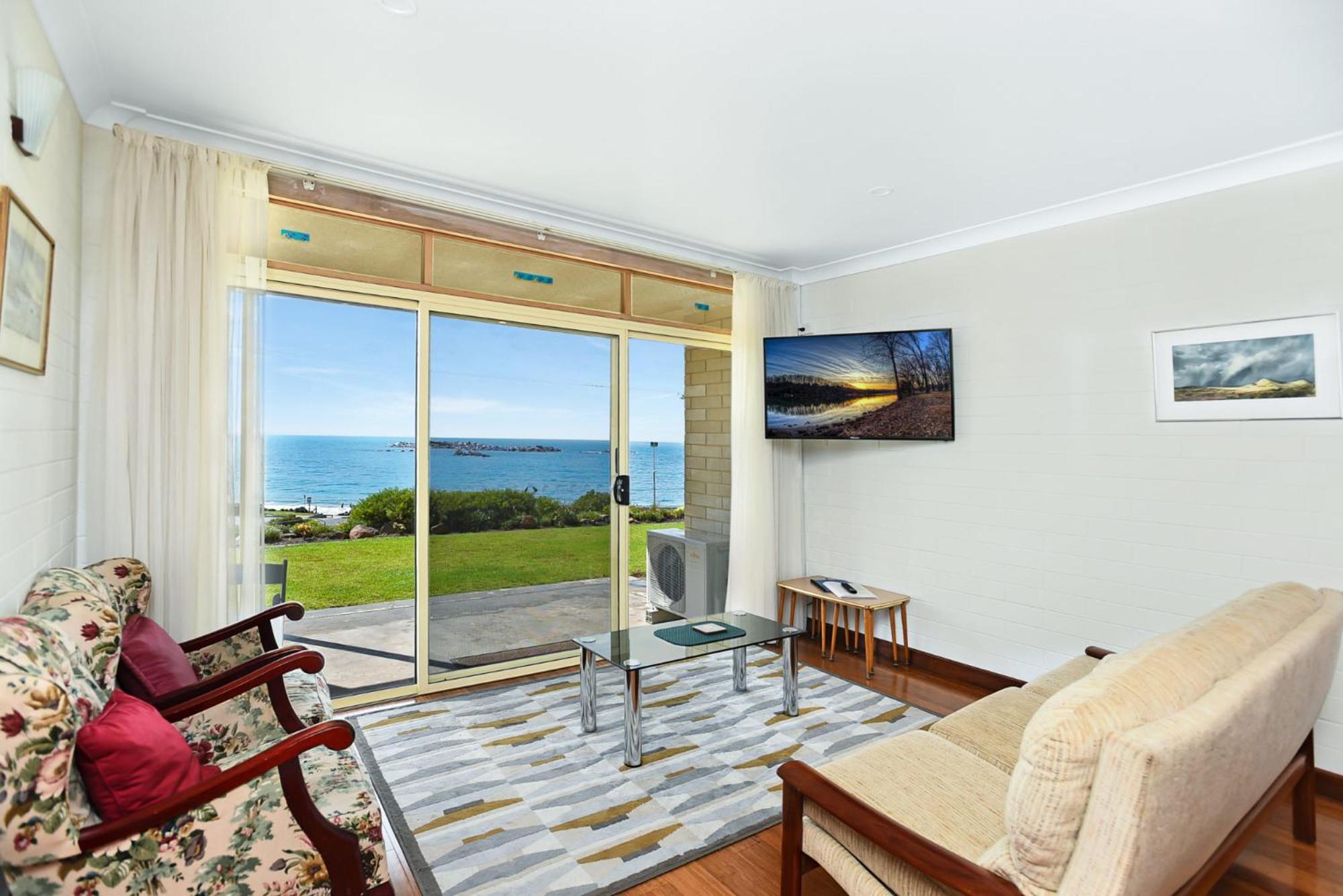 Dolphins Beachfront Apartment No 4 Порт Елиът Екстериор снимка