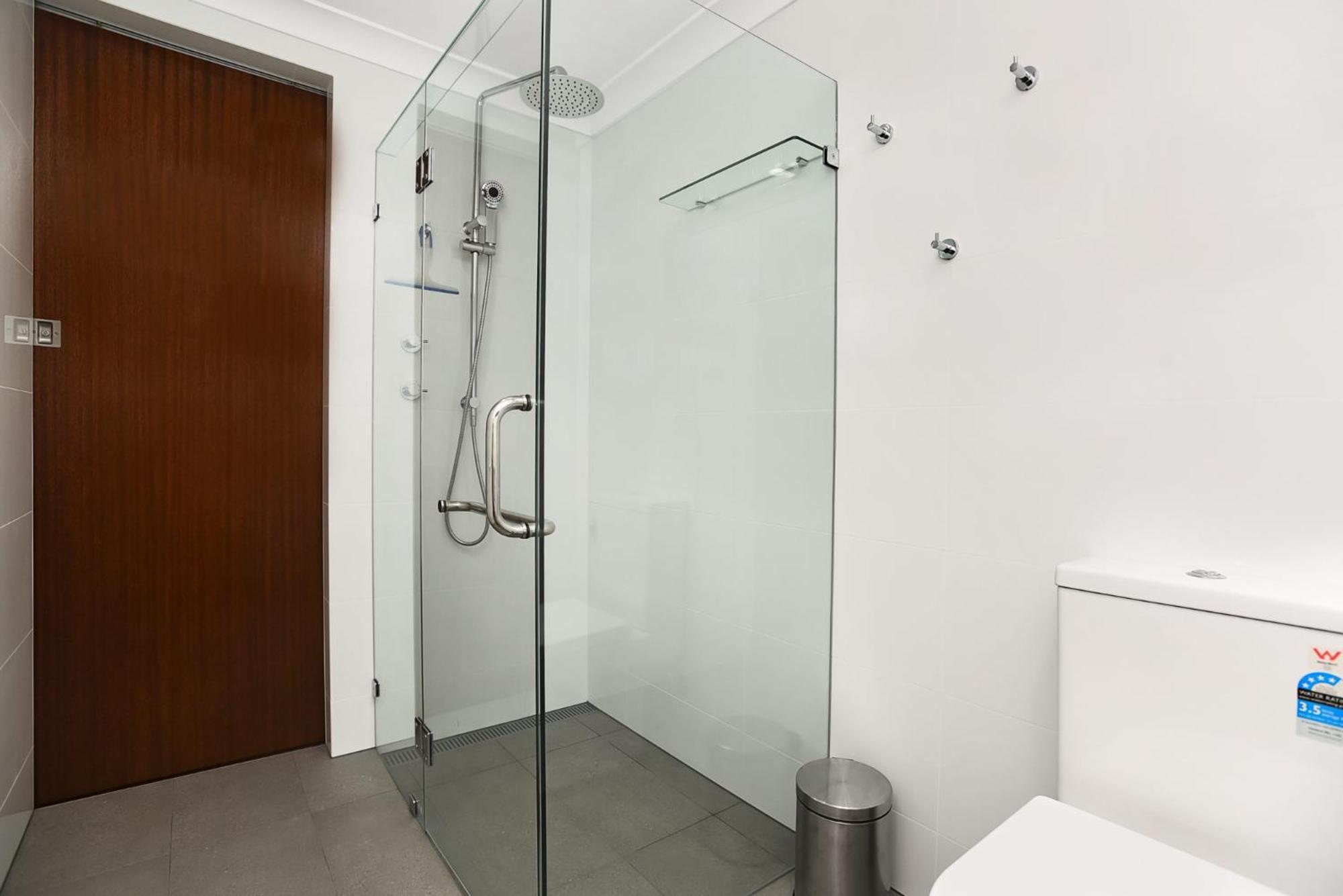 Dolphins Beachfront Apartment No 4 Порт Елиът Екстериор снимка