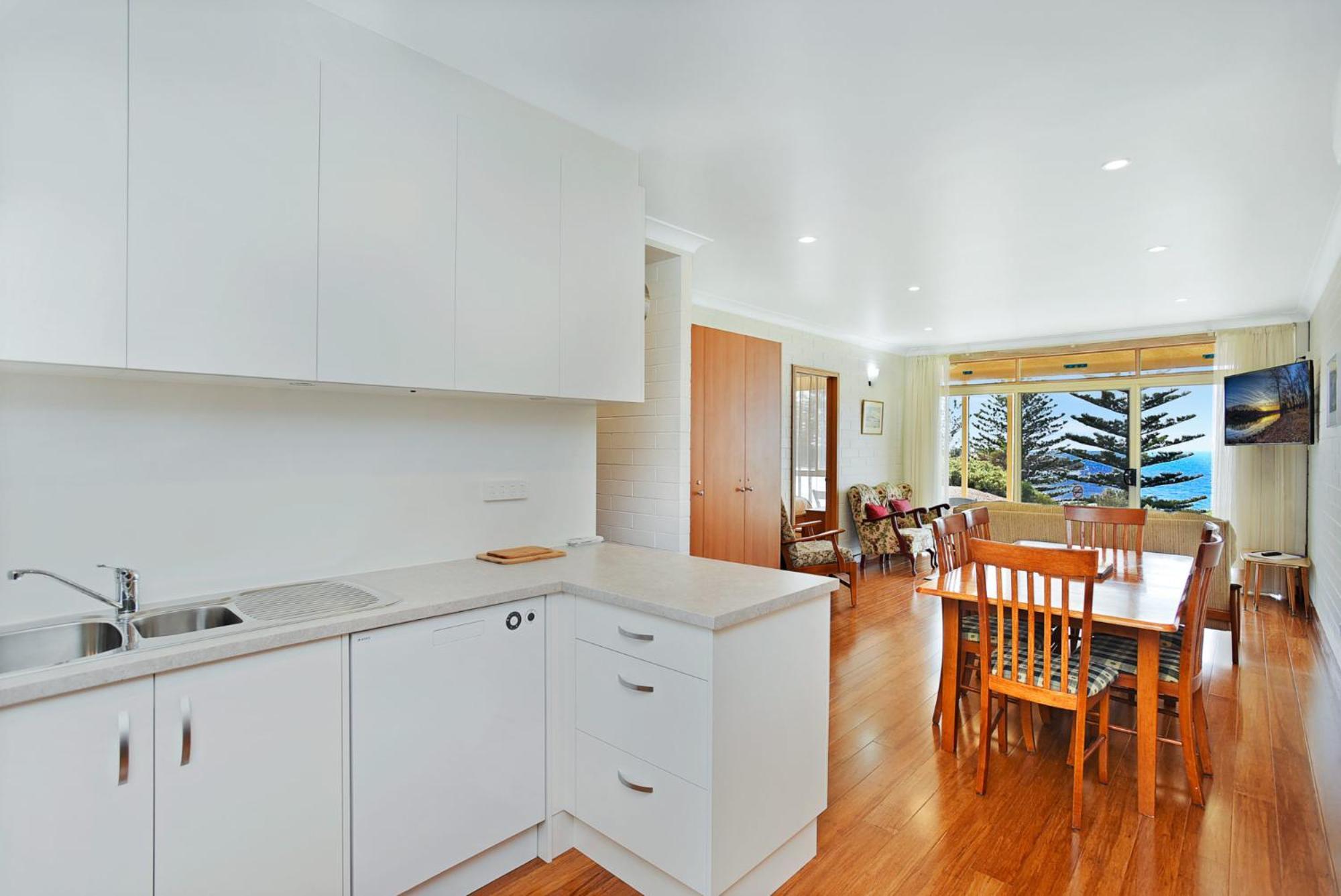 Dolphins Beachfront Apartment No 4 Порт Елиът Екстериор снимка
