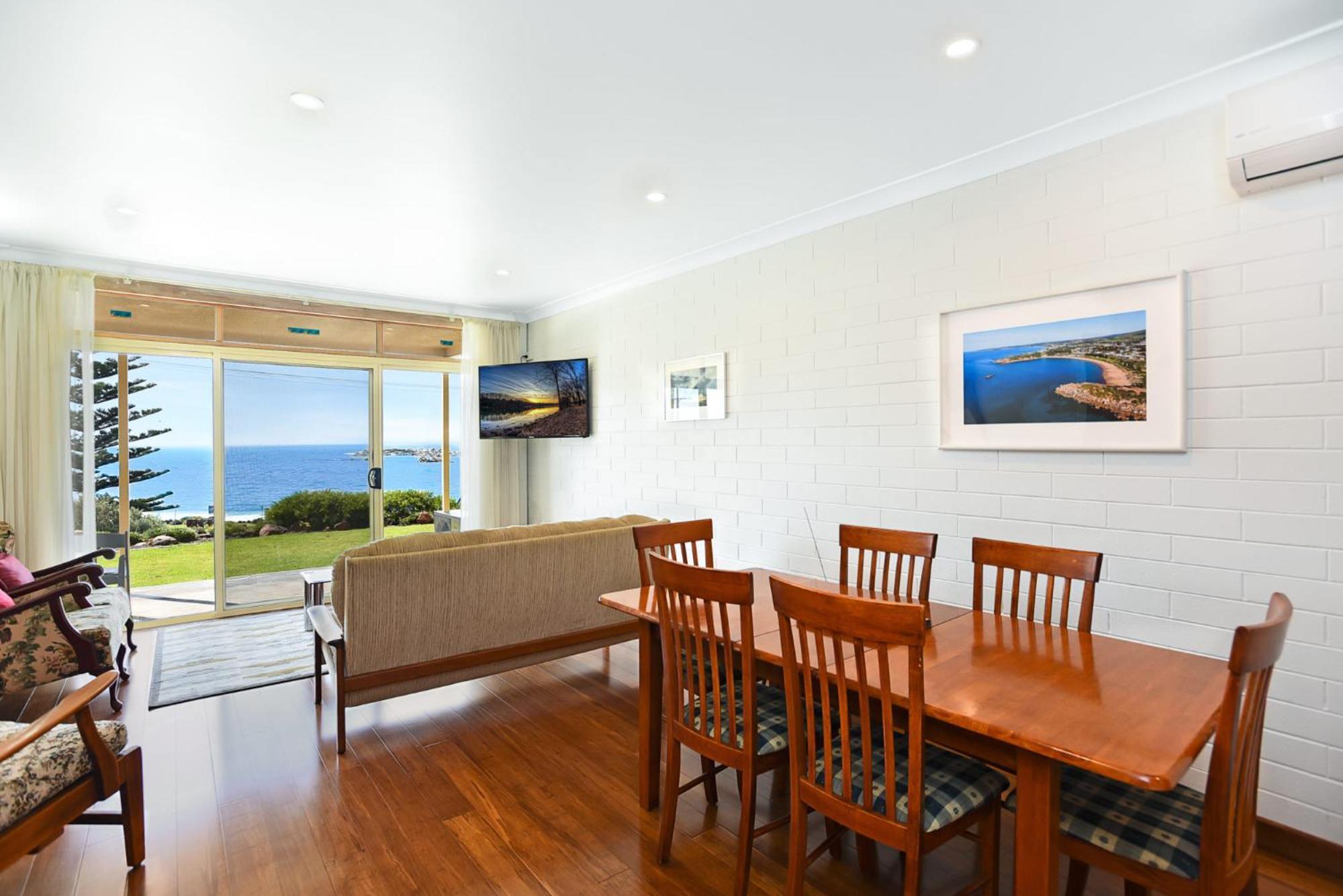 Dolphins Beachfront Apartment No 4 Порт Елиът Екстериор снимка