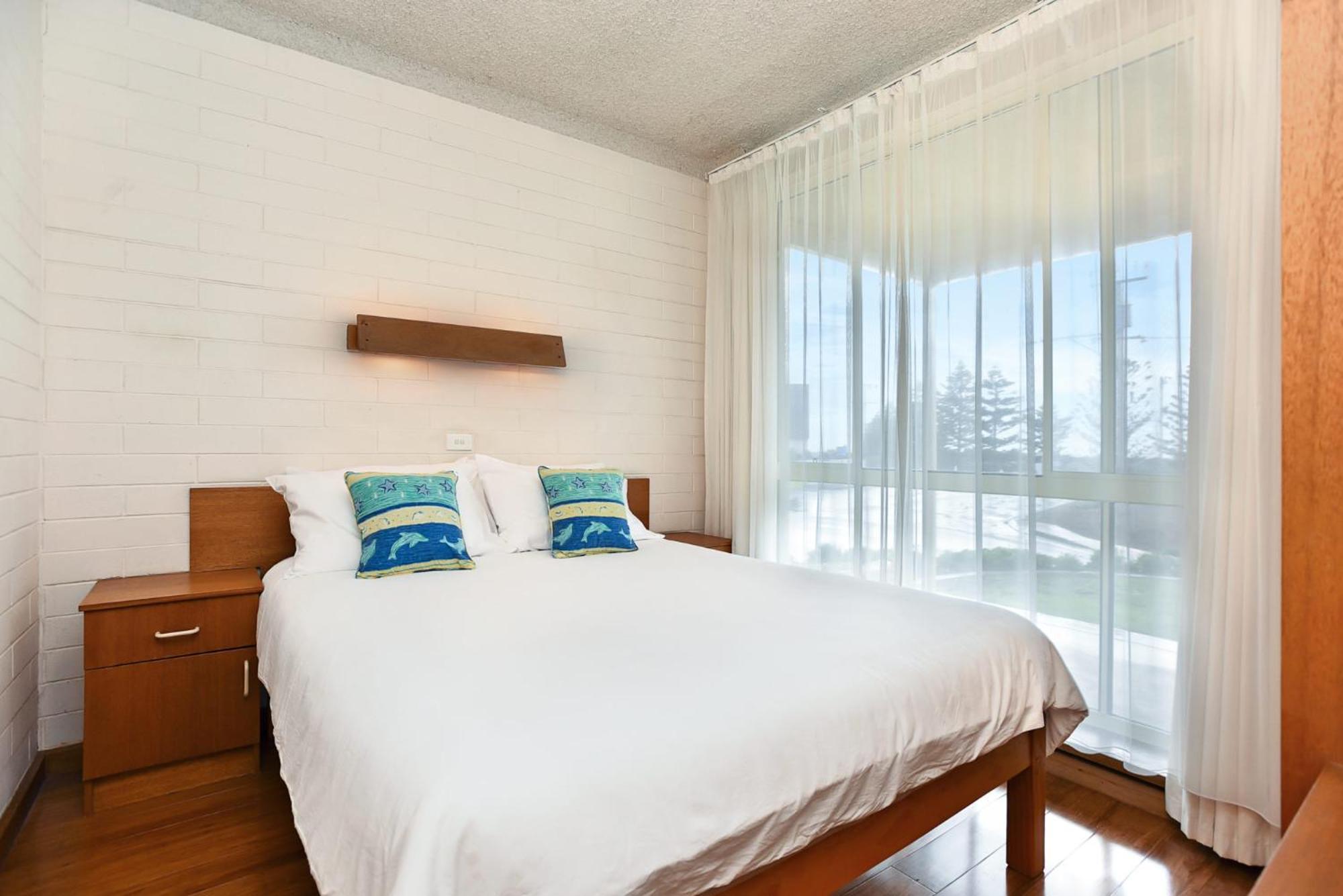 Dolphins Beachfront Apartment No 4 Порт Елиът Екстериор снимка