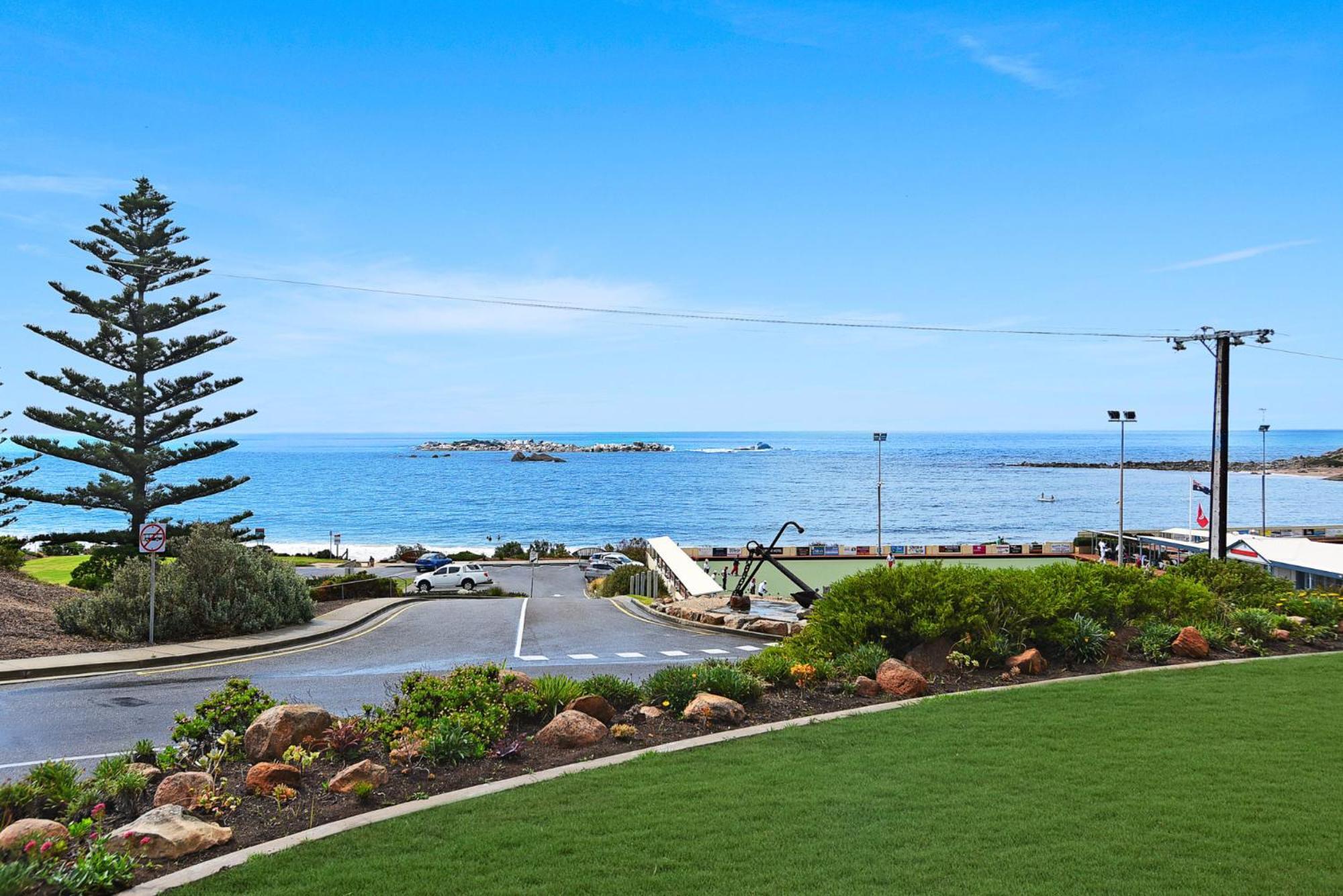 Dolphins Beachfront Apartment No 4 Порт Елиът Екстериор снимка