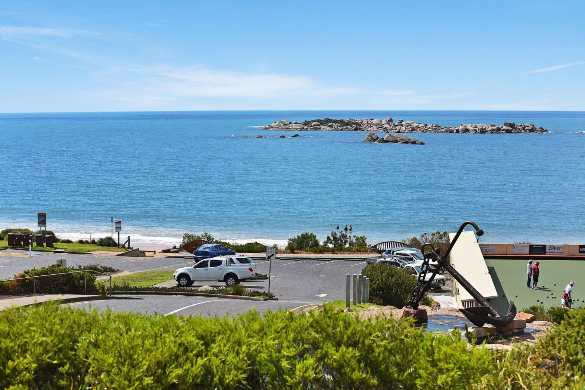Dolphins Beachfront Apartment No 4 Порт Елиът Екстериор снимка