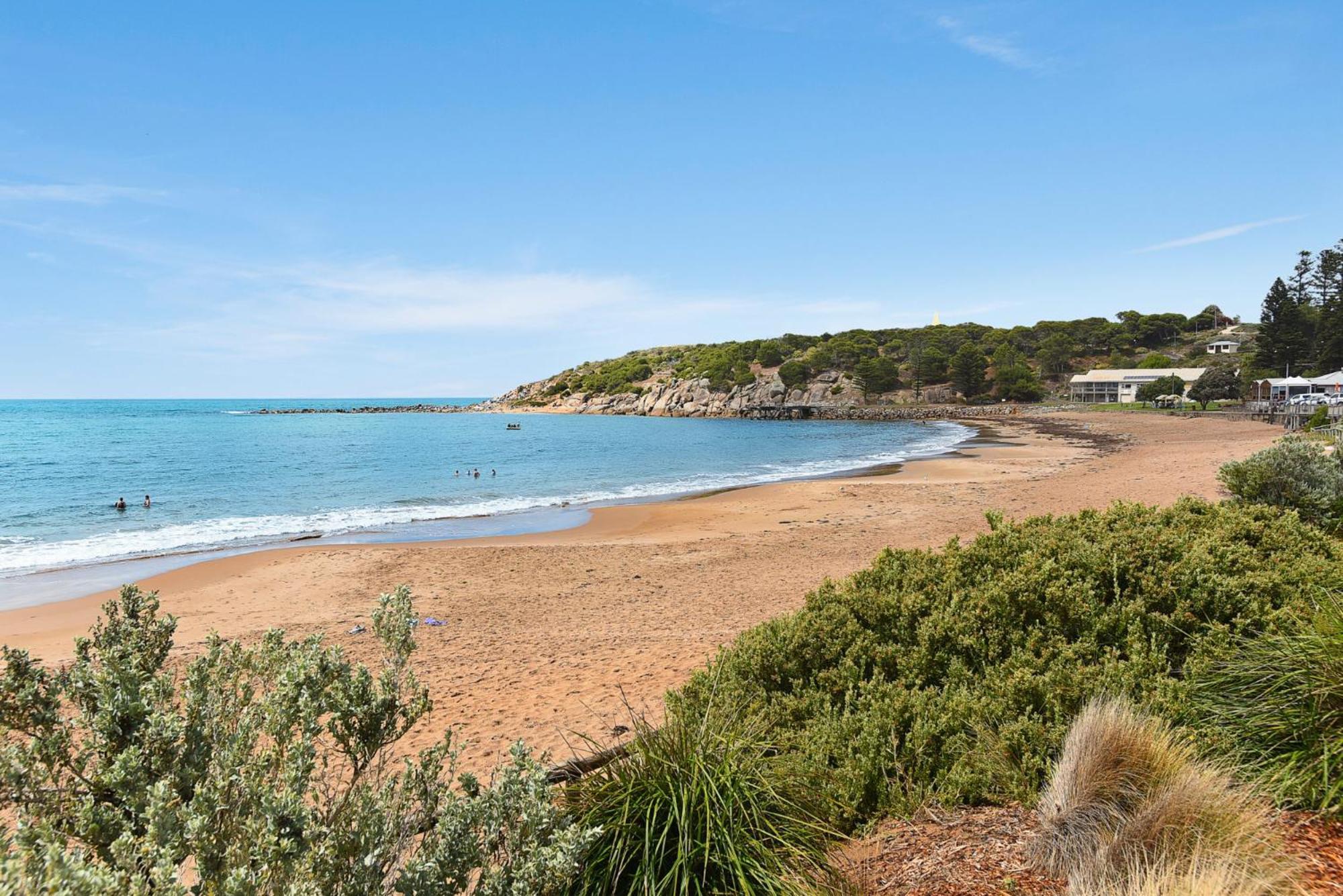Dolphins Beachfront Apartment No 4 Порт Елиът Екстериор снимка